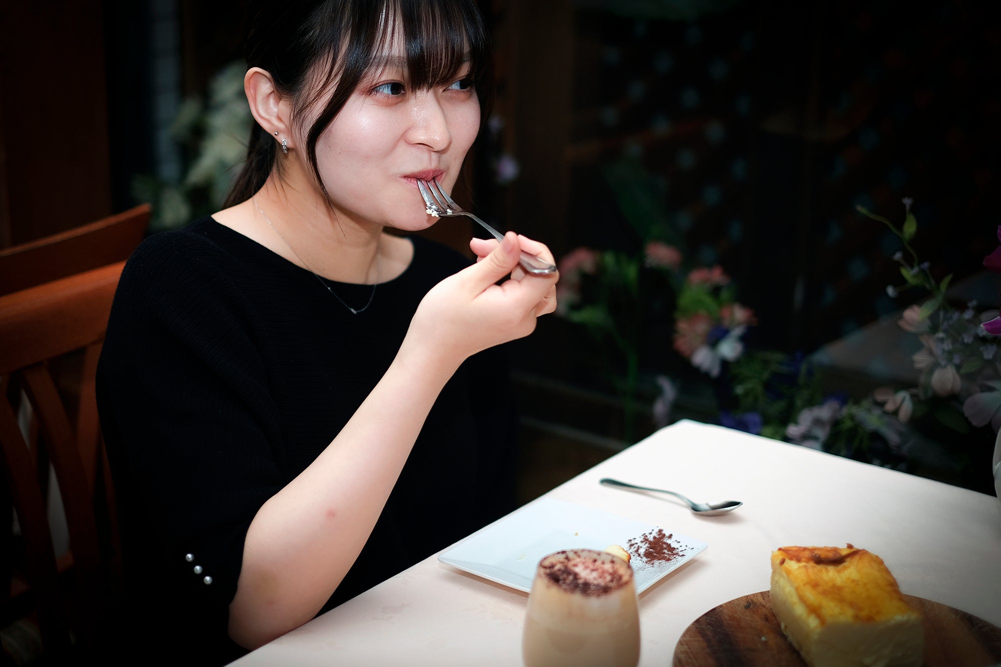 Woman eating cheesecake on restaurant table